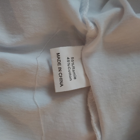 Top with Rhinestone Lips - Picture 5 of 6